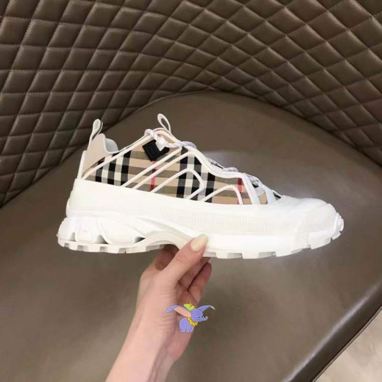 Picture of Burberry Shoes _SKUBurberrysz39-44ngh02012081